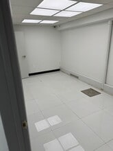 4116 Junction Blvd, Flushing, NY à louer Photo de l’immeuble– Image 2 sur 5