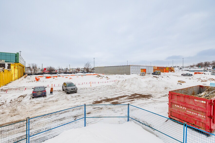 300 Rue Sicard, Ste-Thérèse, QC à louer - Photo de la construction – Image 1 sur 2