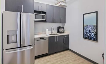 325 W Huron St, Chicago, IL à louer Photo intérieure– Image 2 sur 8