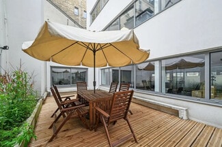 Plus de détails pour 25 Rue Jean Giraudoux, Paris - Bureau à louer