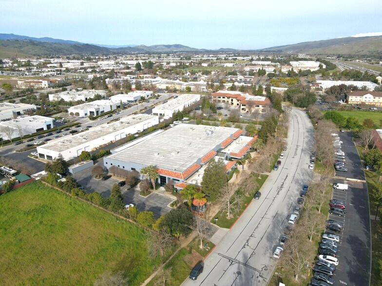 700 Jarvis Dr, Morgan Hill, CA à vendre - Photo de l’immeuble – Image 3 sur 19