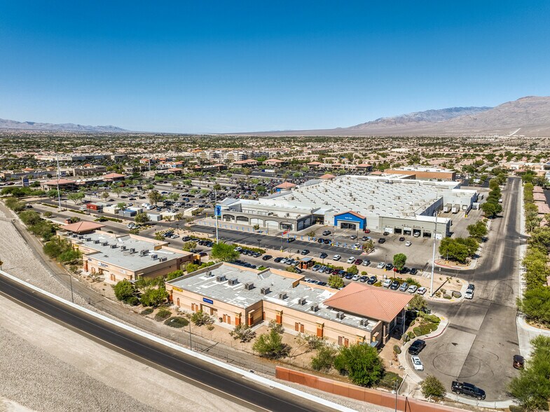 6390 Decatur Blvd, North Las Vegas, NV à louer - Photo de l’immeuble – Image 2 sur 9