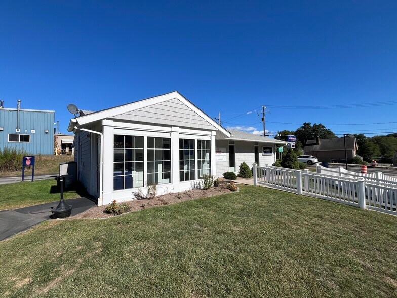 116 Bridge Rd, Haddam, CT à louer - Photo de l’immeuble – Image 3 sur 8