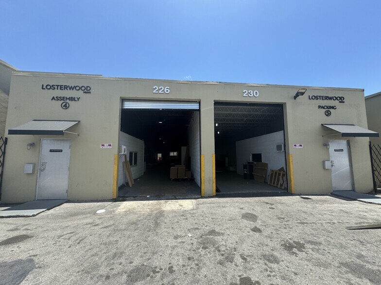 230-226 W 24th St, Hialeah, FL à louer - Photo de l’immeuble – Image 2 sur 7