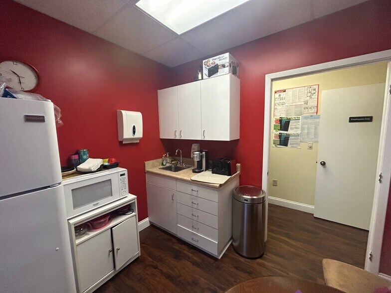 1831A N Belcher Rd, Clearwater, FL à louer - Photo de l’immeuble – Image 2 sur 9