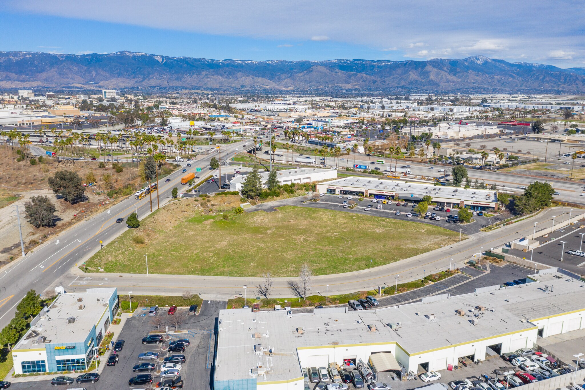 Orange Show Rd & 215 Fwy, San Bernardino, CA à vendre Photo de l’immeuble– Image 1 sur 23