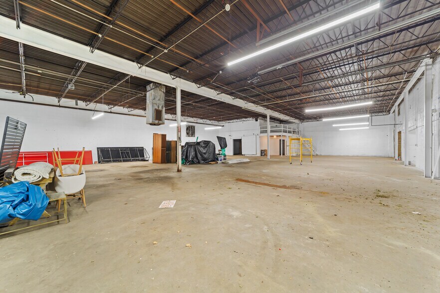 1830 Superior Ave, Cleveland, OH à vendre - Photo de l’immeuble – Image 3 sur 14