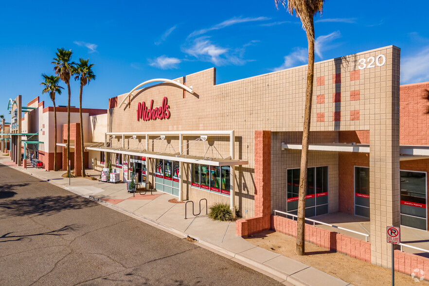 7360 W Bell Rd, Glendale, AZ à louer - Photo de l’immeuble – Image 3 sur 12