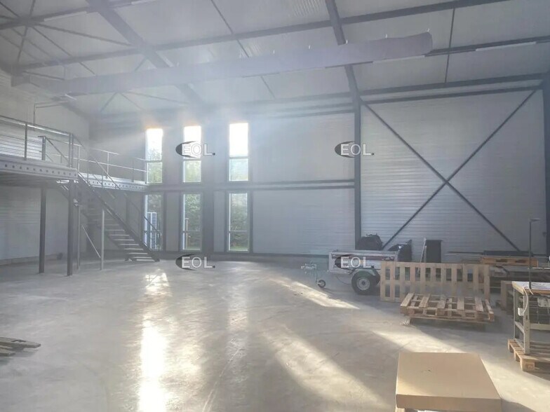 Local d’activités dans Chassieu à louer - Photo intérieure – Image 3 sur 10