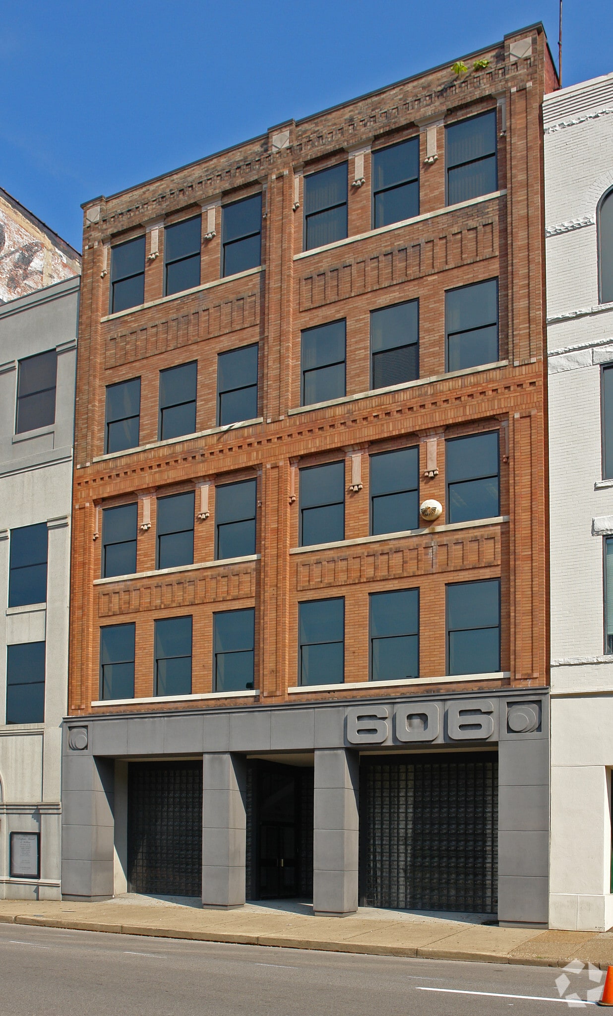 606 Virginia St E, Charleston, WV à louer Photo principale– Image 1 sur 5