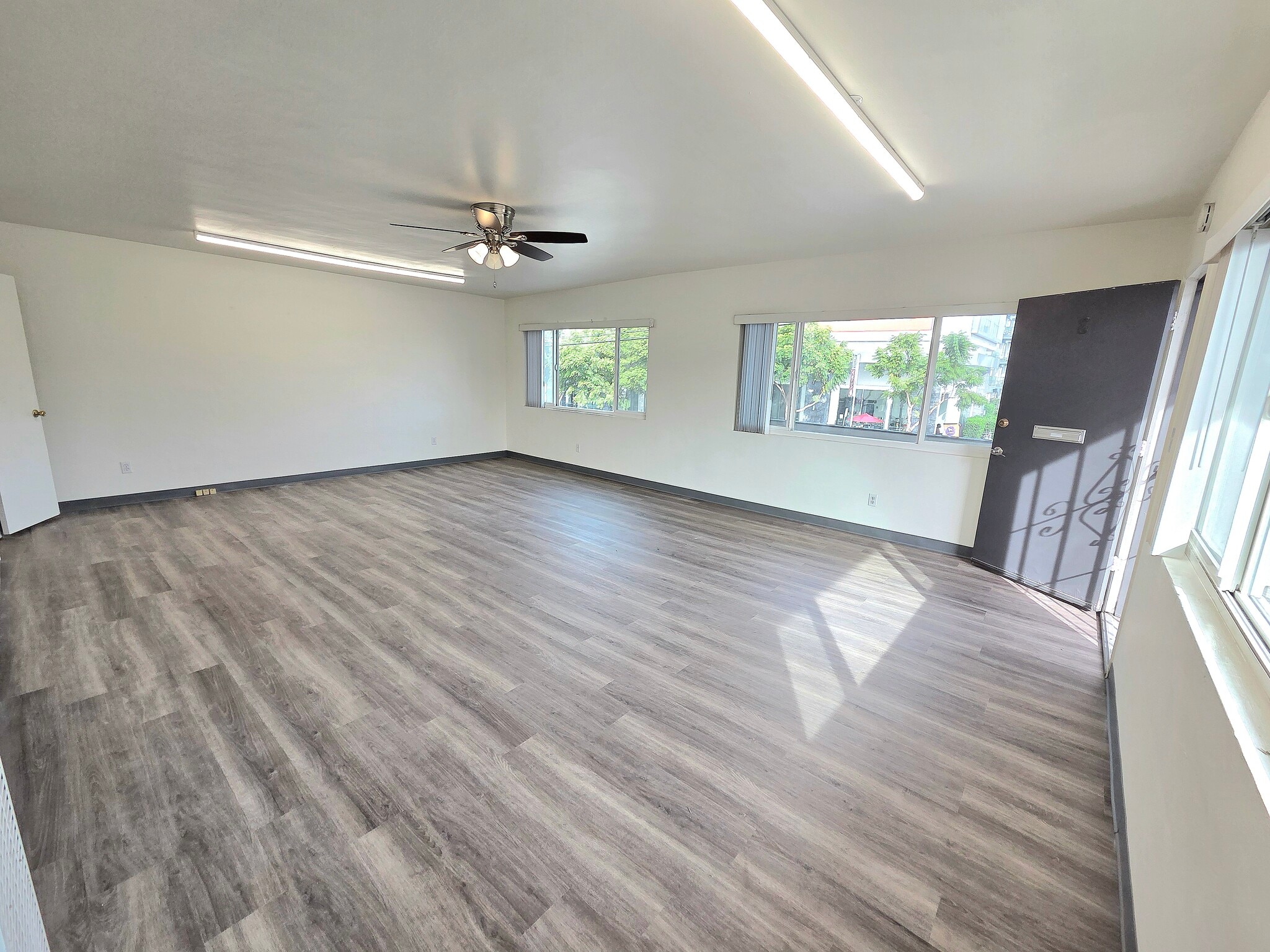 4455 Twain Ave, San Diego, CA à louer Photo intérieure– Image 1 sur 8