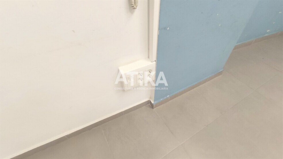 Local commercial dans València à louer - Photo de l’immeuble – Image 3 sur 6