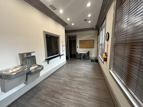 514 W Maple St, Cumming, GA à louer Photo intérieure– Image 2 sur 29