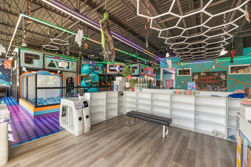 639 Veterans Rd W, Staten Island, NY à vendre - Photo de l’immeuble – Image 3 sur 12