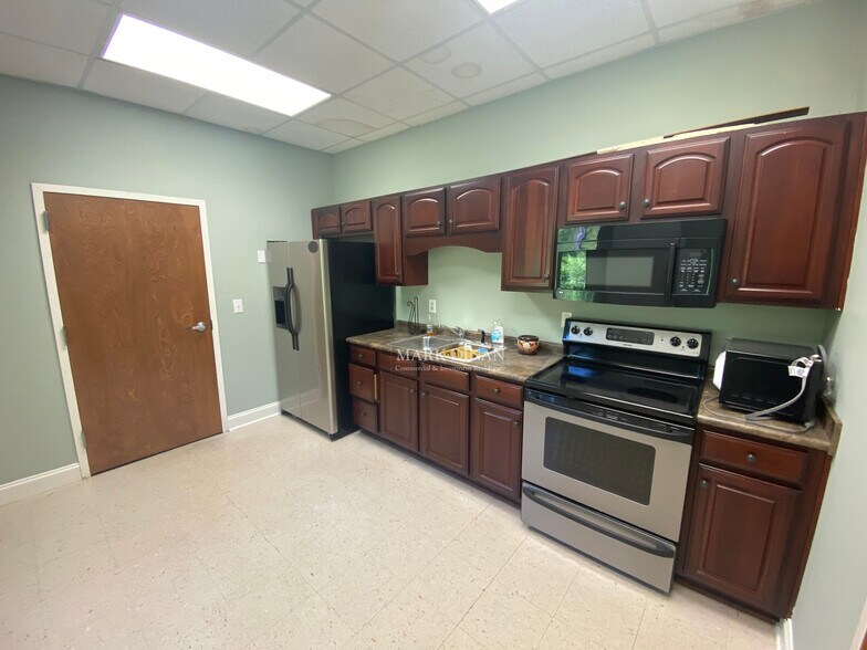 2020 County Road 33 rd, Pelham, AL à vendre - Photo de l’immeuble – Image 2 sur 8