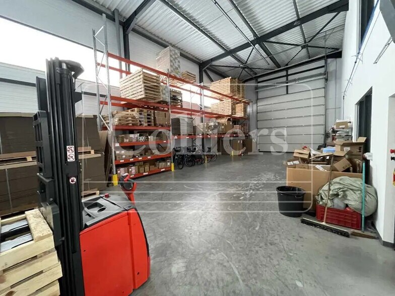 Bureau dans Miramas à louer - Photo de l’immeuble – Image 3 sur 10