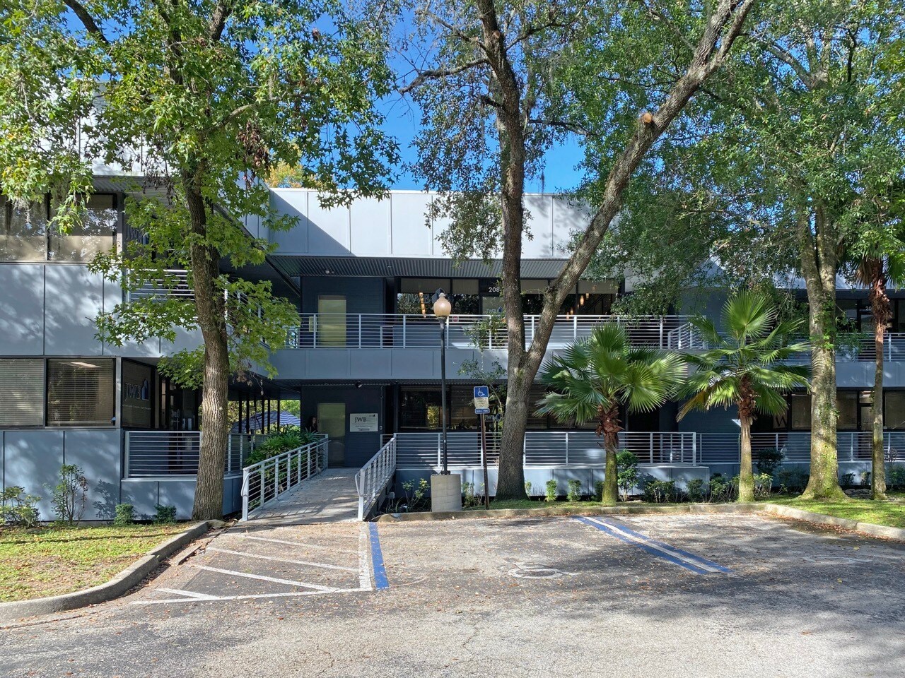 7563 Philips Hwy, Jacksonville, FL à vendre Photo de l’immeuble– Image 1 sur 8