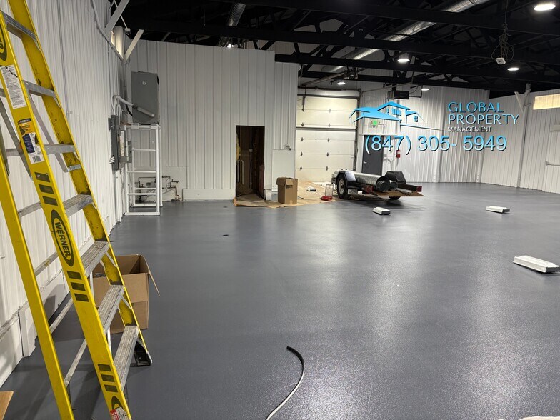 75 McMillen Rd, Antioch, IL à louer - Photo de l’immeuble – Image 2 sur 17