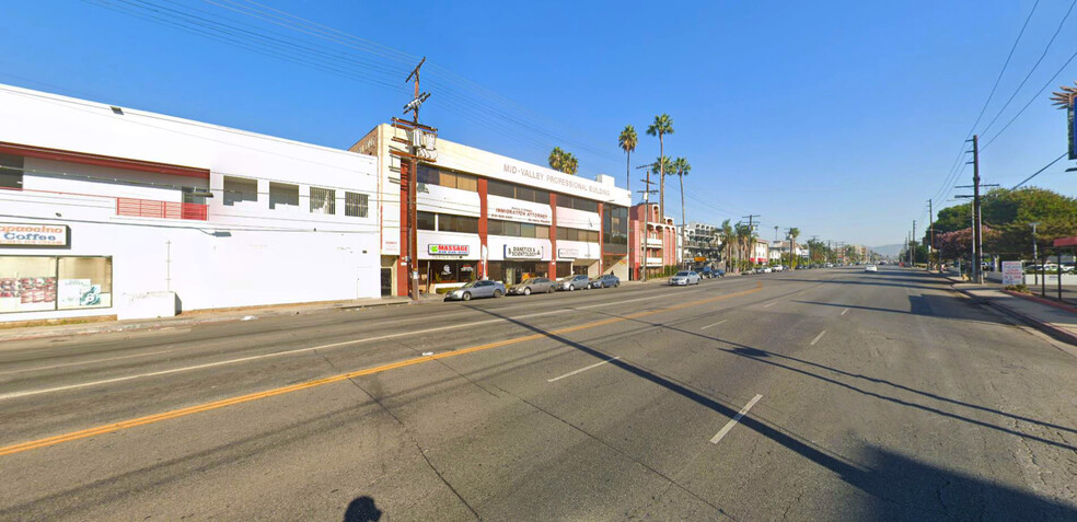 6819 Sepulveda Blvd, Van Nuys, CA à louer - Photo de l’immeuble – Image 2 sur 5