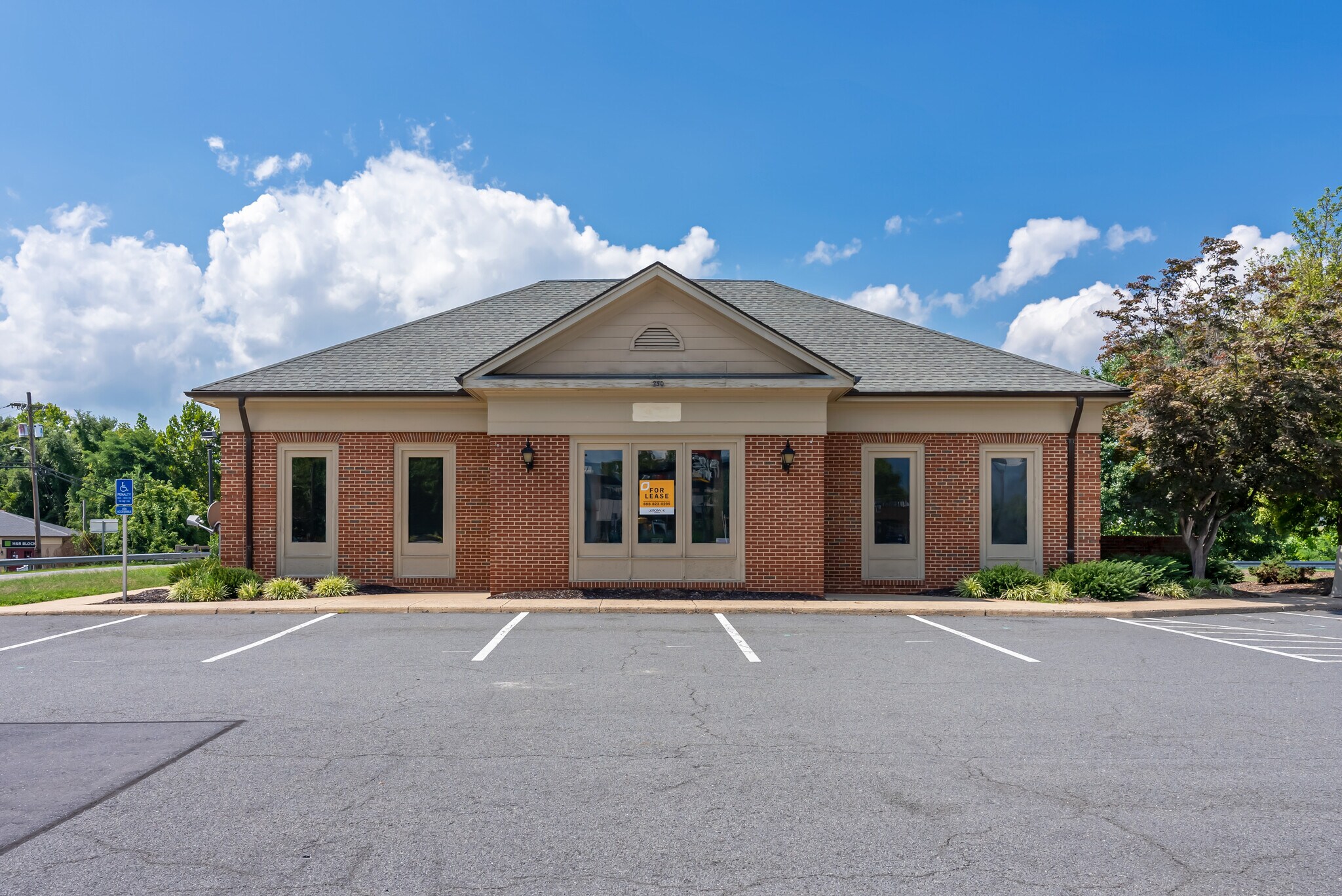 250 S Stuart Ave, Elkton, VA à vendre Photo principale– Image 1 sur 6