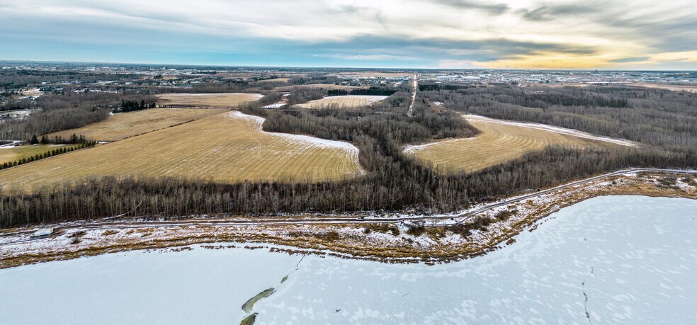 4;26;53;14;NW & 4;26;53;15;NE, Parkland County, AB à vendre - Aérien – Image 2 sur 4