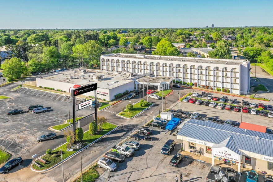 3896 Lamar Ave, Memphis, TN à vendre - Photo principale – Image 1 sur 11