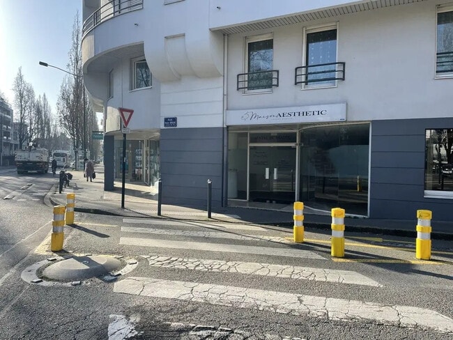 Plus de détails pour Local commercial à louer