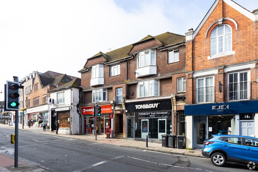 14-16 London Rd, East Grinstead à vendre - Photo de l’immeuble – Image 2 sur 10