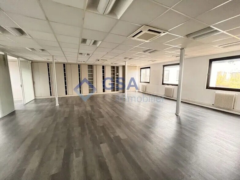 Bureau dans Lisses à louer - Photo intérieure – Image 2 sur 9