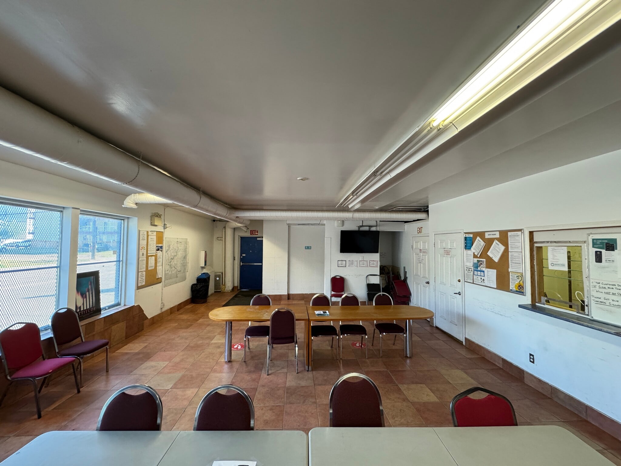 10335 95th St NW, Edmonton, AB à louer Photo intérieure– Image 1 sur 6