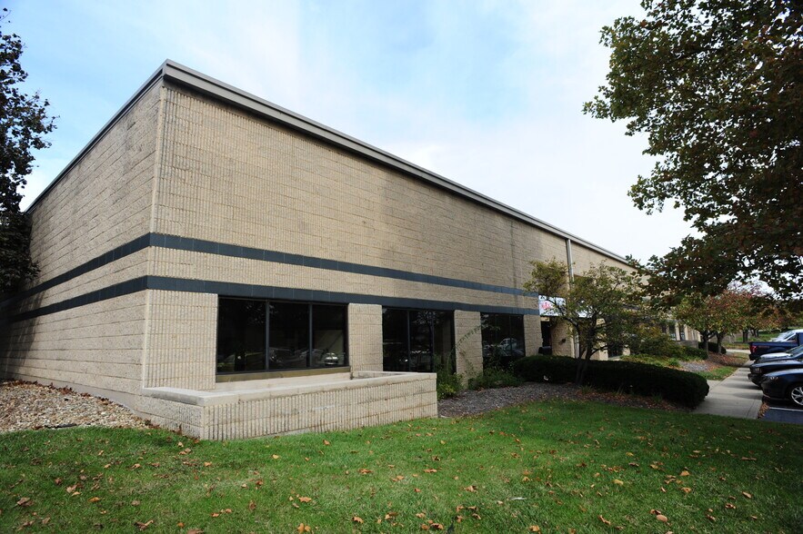 510 E Wilson Bridge Rd, Worthington, OH à louer - Photo de l’immeuble – Image 2 sur 8