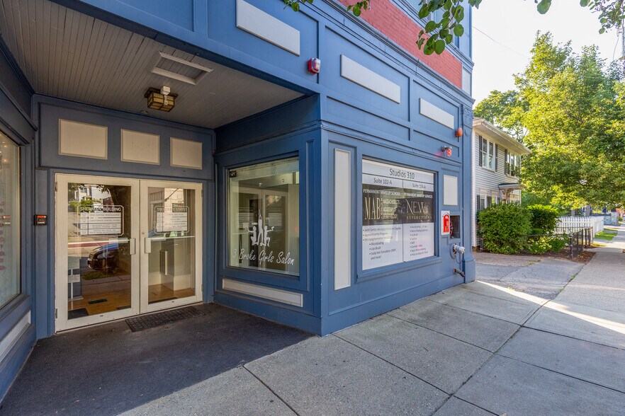 310 Court St, Plymouth, MA à vendre - Photo de l’immeuble – Image 1 sur 18
