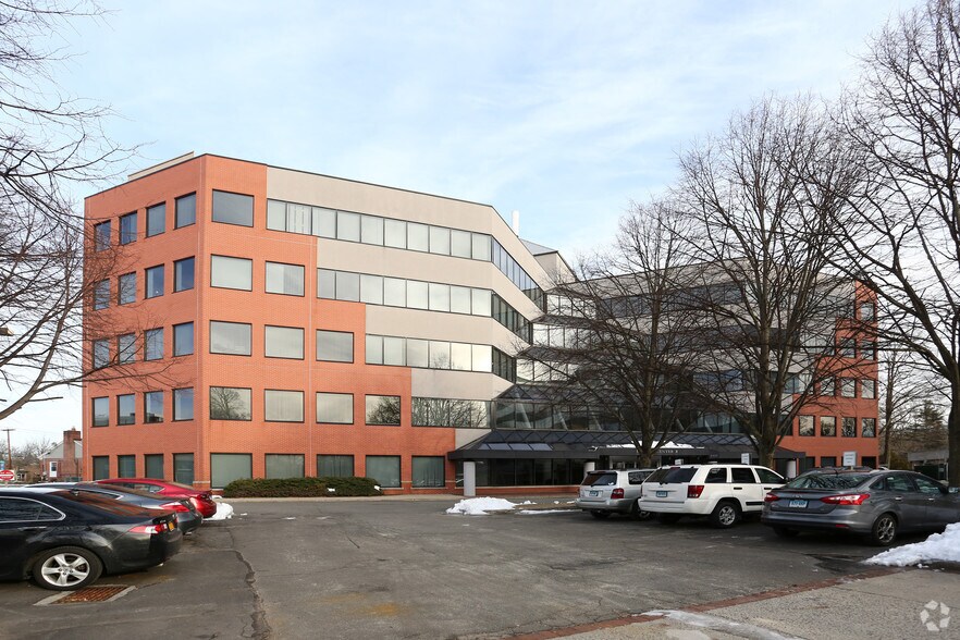 2321 Whitney Ave, Hamden, CT à louer - Photo principale – Image 1 sur 13