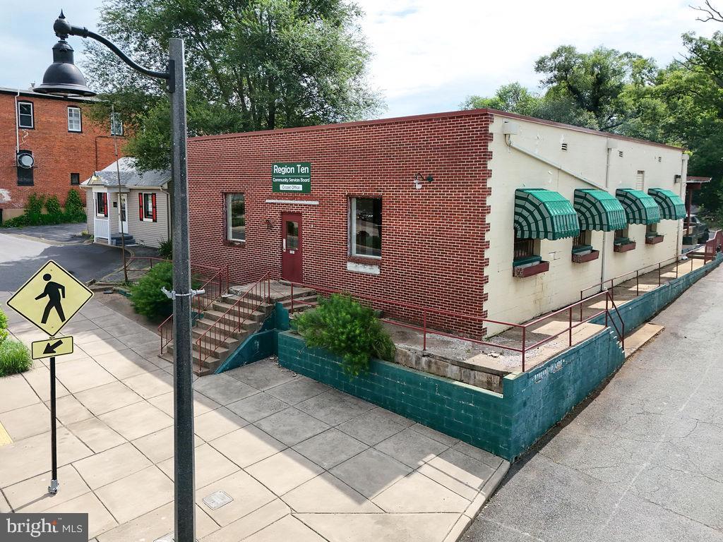 Crozet Ave portefeuille de 2 biens à vendre sur LoopNet.fr Photo principale– Image 1 sur 25