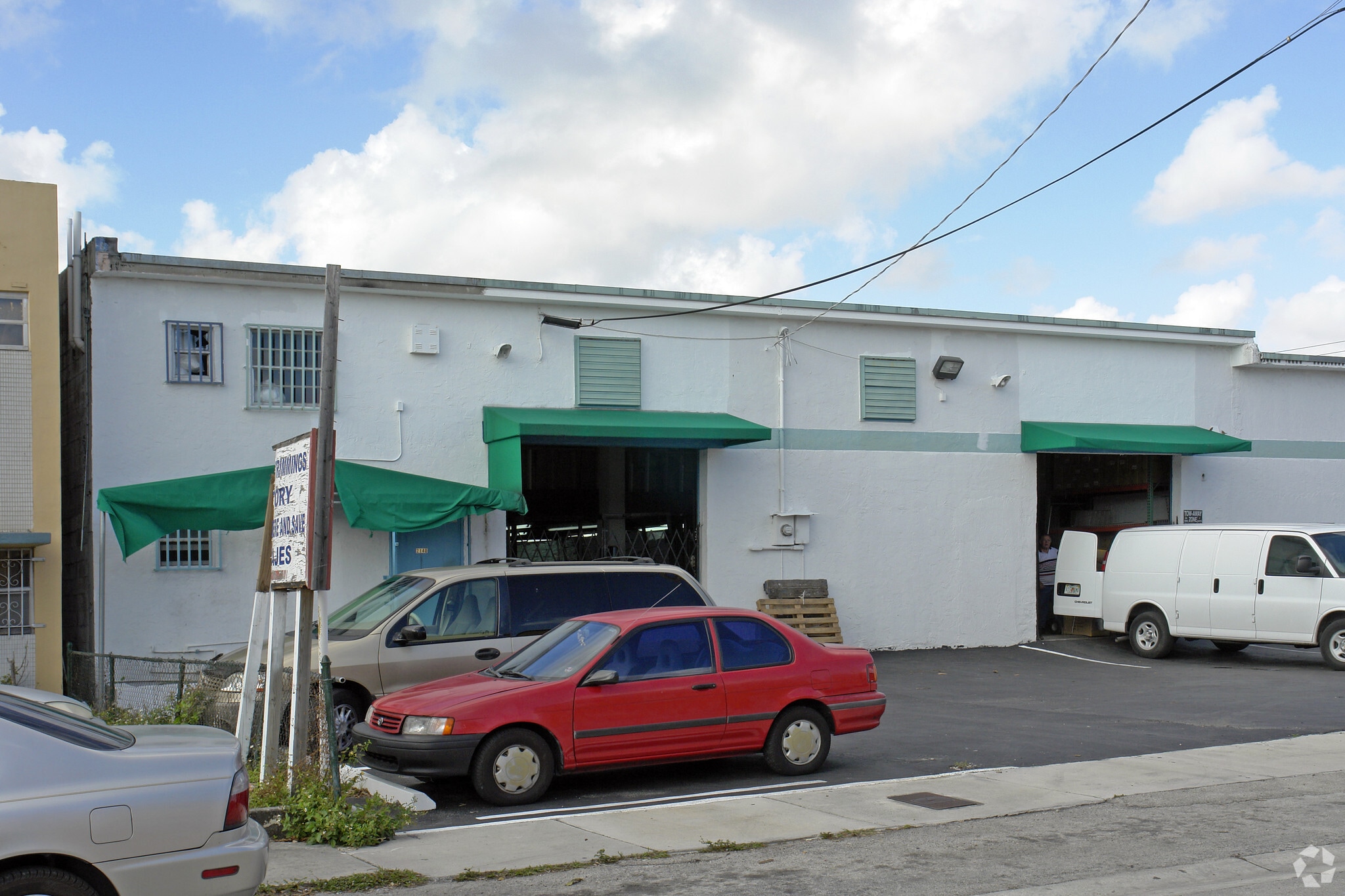 2130 NW 23rd Ave, Miami, FL à vendre Photo principale– Image 1 sur 48