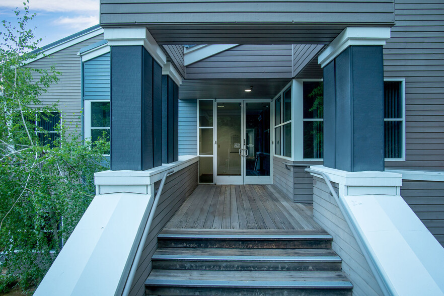 350 Crown Point Cir, Grass Valley, CA à vendre - Photo de l’immeuble – Image 3 sur 20