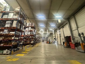 Local d’activités dans Saint-Priest à louer Photo intérieure– Image 2 sur 9