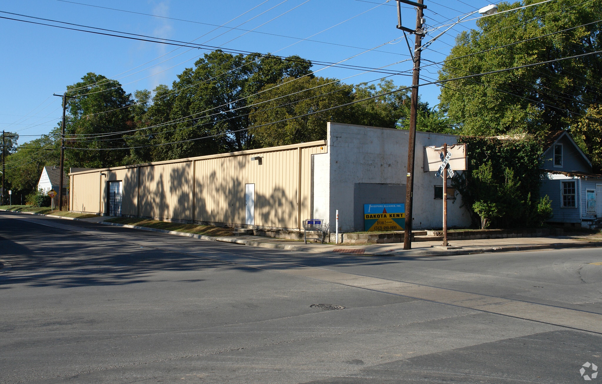 2411 E Cesar Chavez St, Austin, TX à louer Photo principale– Image 1 sur 11