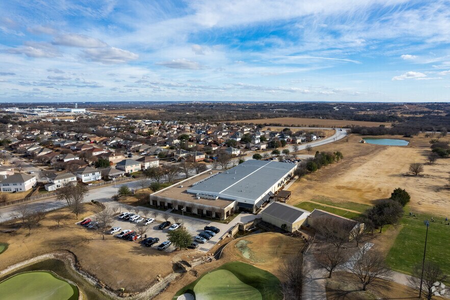 3262 Chapel Creek Blvd, Fort Worth, TX à louer - Photo de l’immeuble – Image 1 sur 18