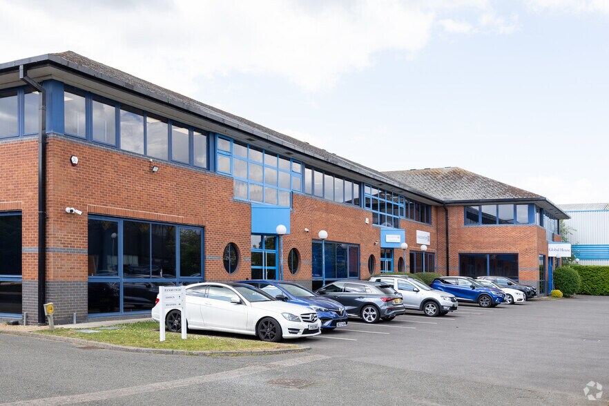 Manor Royal, Crawley à louer - Photo de l’immeuble – Image 3 sur 3