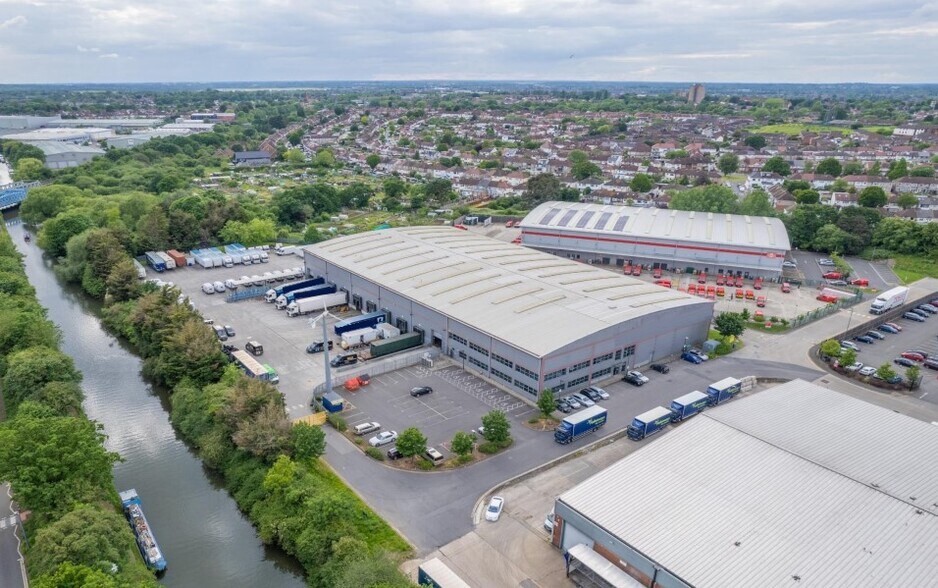 Auriol Dr, Greenford à louer - Photo de l’immeuble – Image 1 sur 24