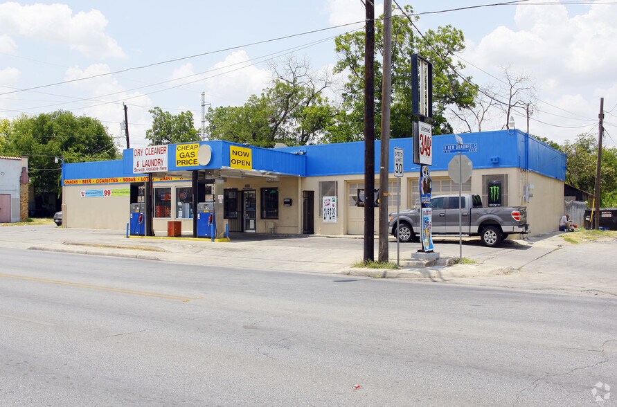815 N New Braunfels Ave, San Antonio, TX à vendre - Photo de l’immeuble – Image 3 sur 8