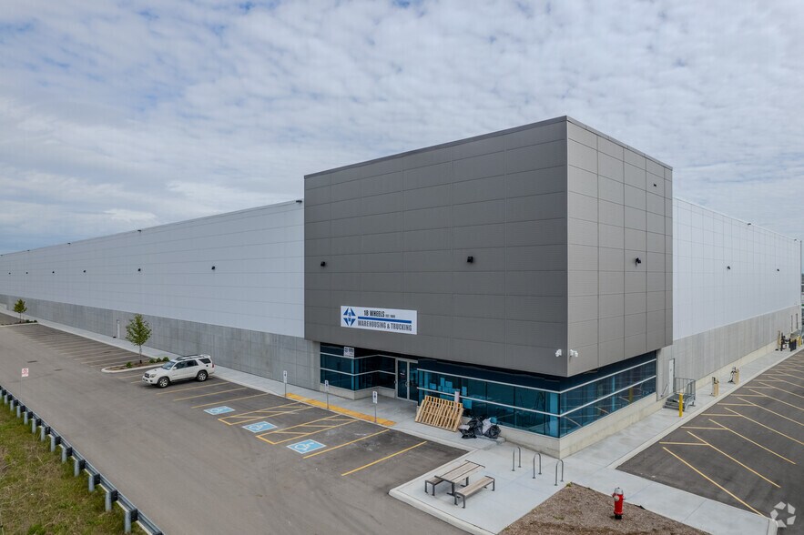 2510 Royal Windsor Dr, Mississauga, ON à vendre - Photo de l’immeuble – Image 2 sur 4