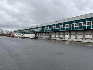 Plus de détails pour 8 Rue De La Ferme Saint Ladre, Fosses - Bureau, Industriel/Logistique à louer