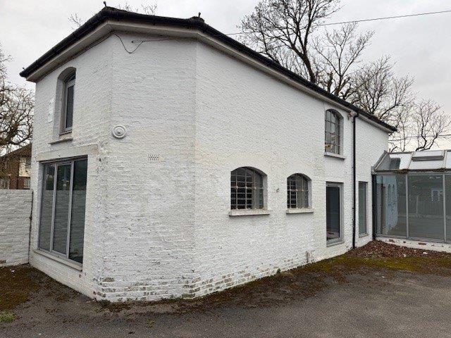 116 Palmerston Rd, Buckhurst Hill à louer - Photo de l’immeuble – Image 1 sur 3