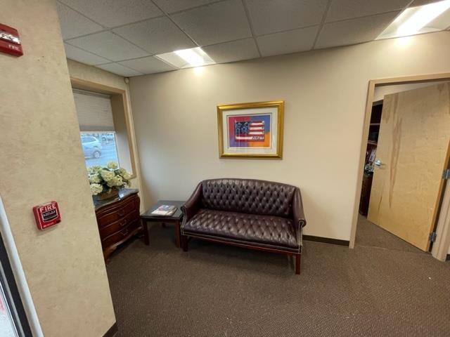 323 Warren Ave, East Providence, RI à louer Photo intérieure– Image 1 sur 4