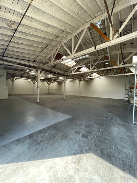 3227 N San Fernando Rd, Los Angeles, CA à louer - Photo intérieure – Image 1 sur 10