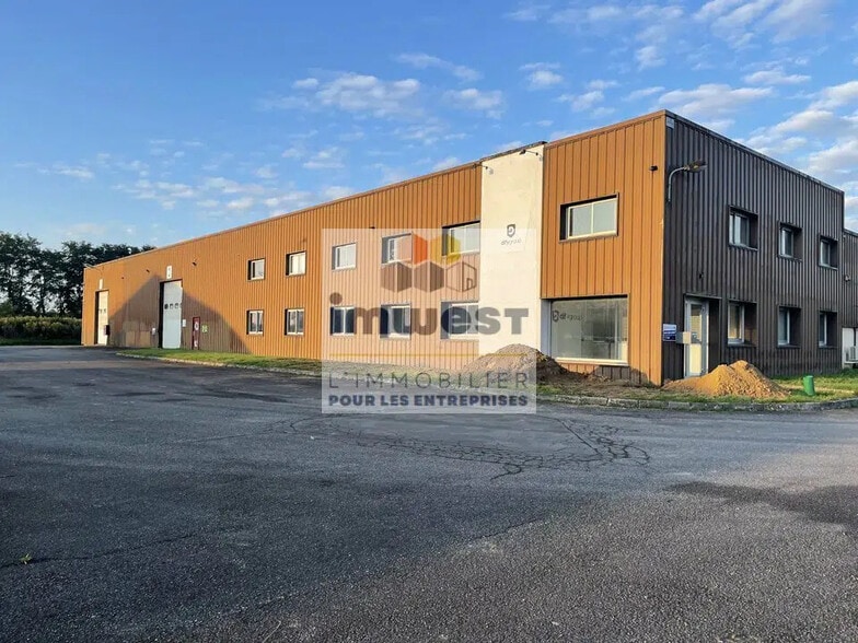 Local d’activités dans CHÂTEAUBOURG à louer - Photo de l’immeuble – Image 1 sur 3