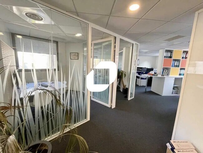 Plus de détails pour Bureau à louer