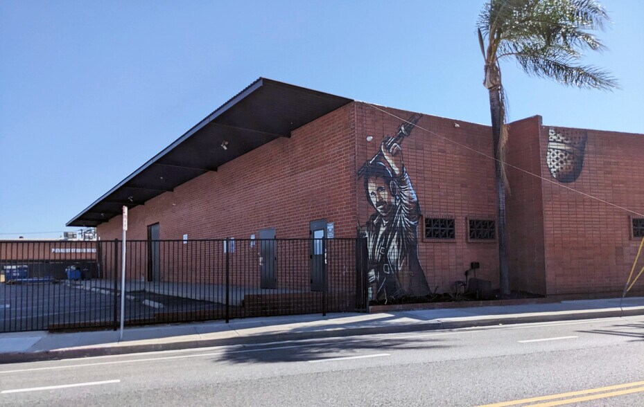 4100 Vanowen Pl, Burbank, CA à louer - Photo de l’immeuble – Image 2 sur 25